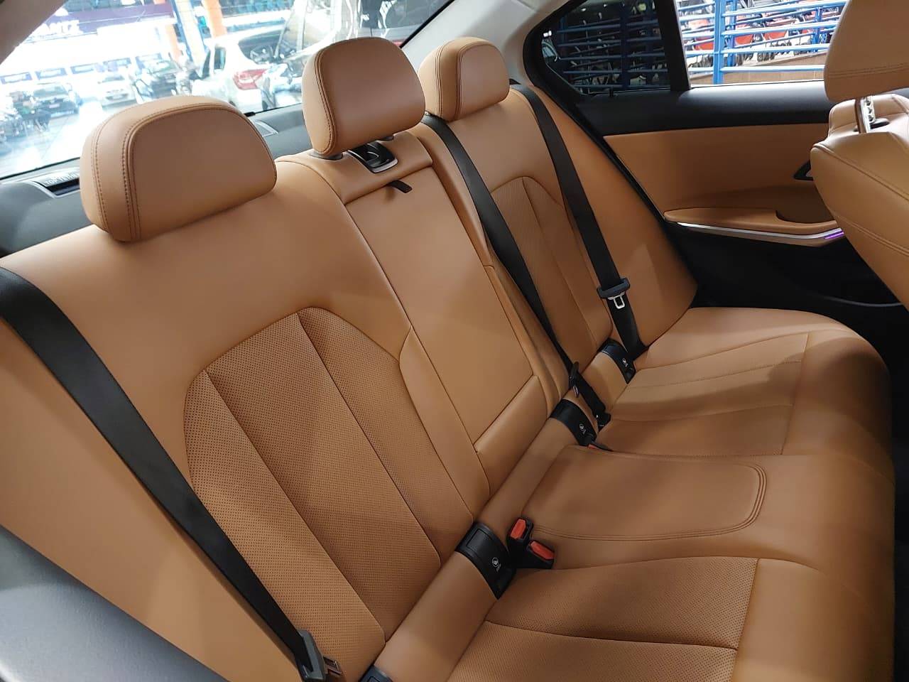 BMW 320i