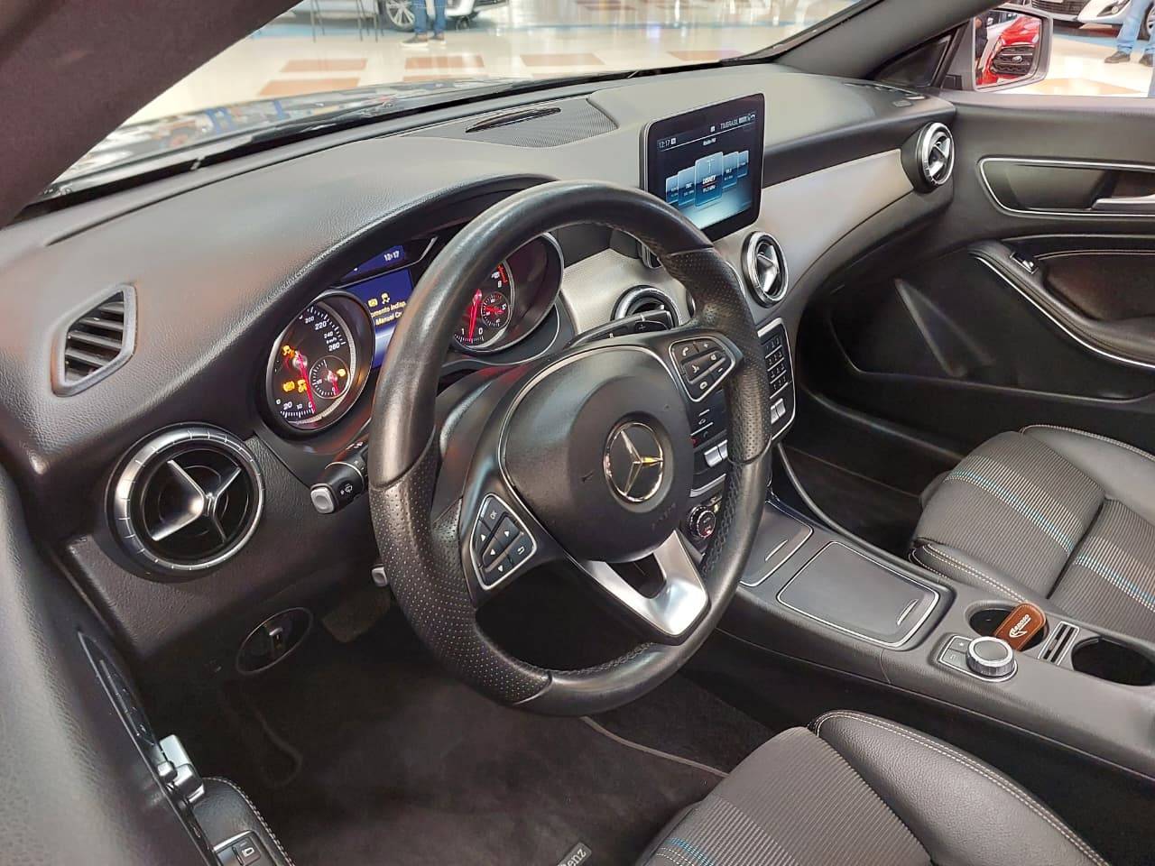 MERCEDES-BENZ CLA 200