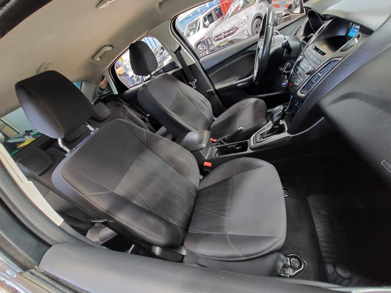 FORD FOCUS