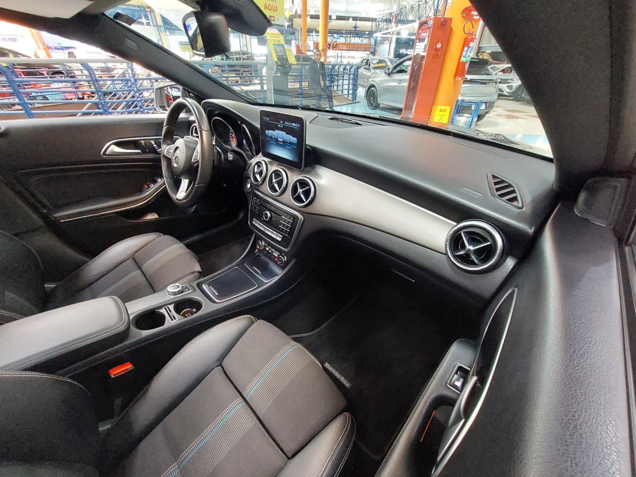 MERCEDES-BENZ CLA 200
