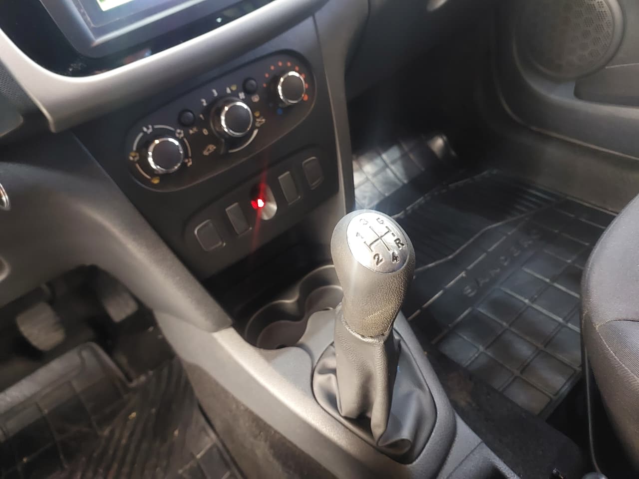 RENAULT SANDERO