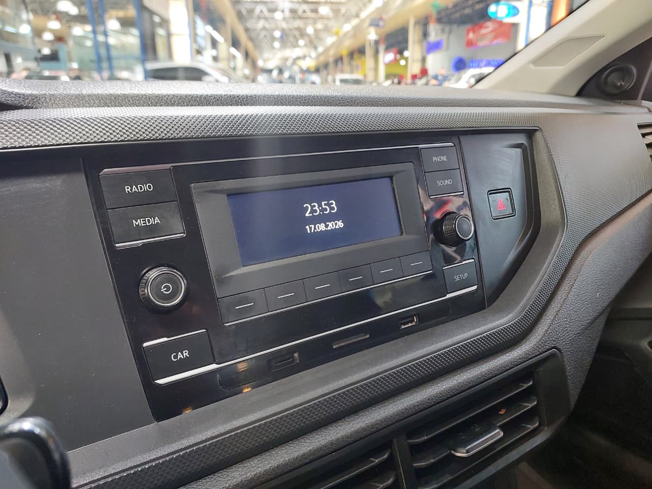 VOLKSWAGEN POLO