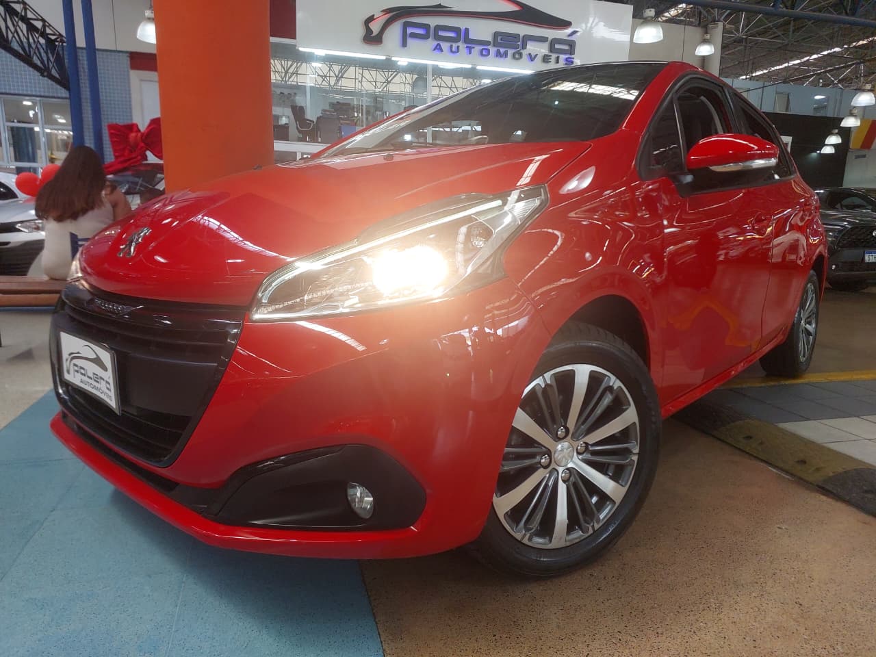 PEUGEOT 208