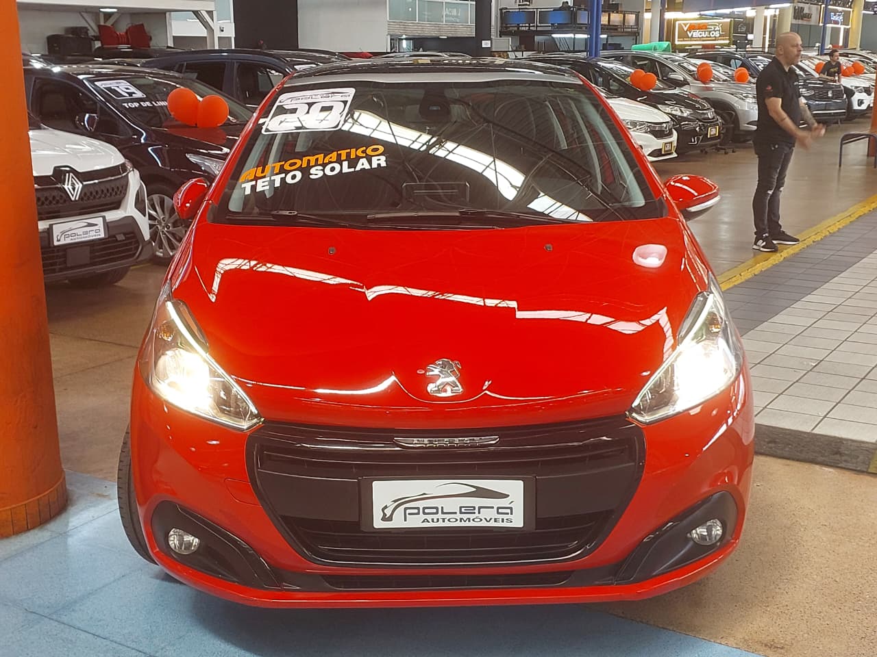 PEUGEOT 208