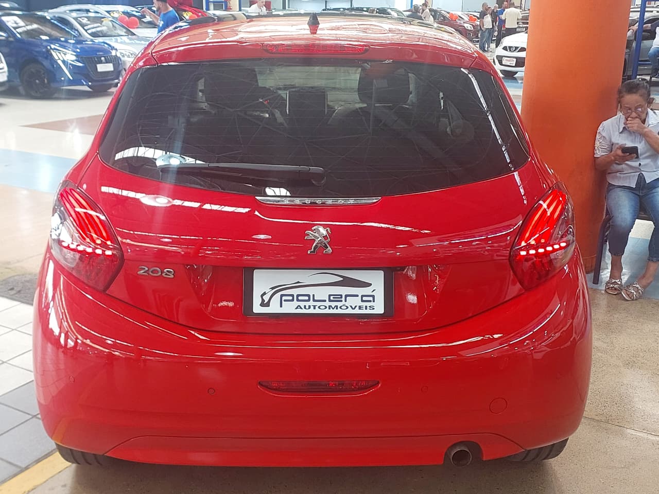 PEUGEOT 208