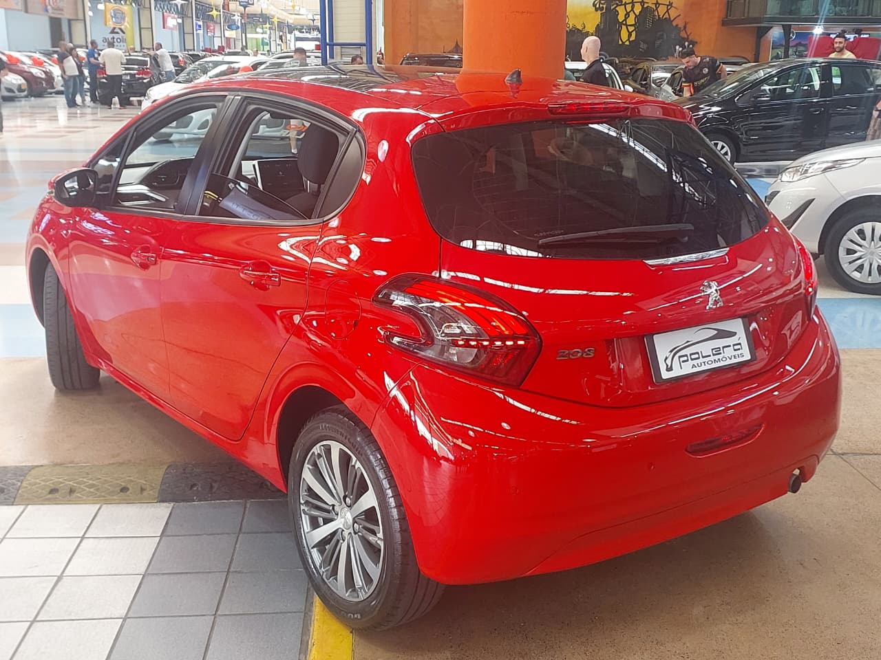 PEUGEOT 208