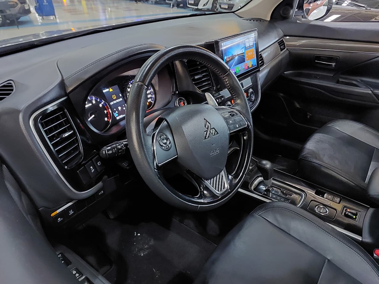 MITSUBISHI OUTLANDER