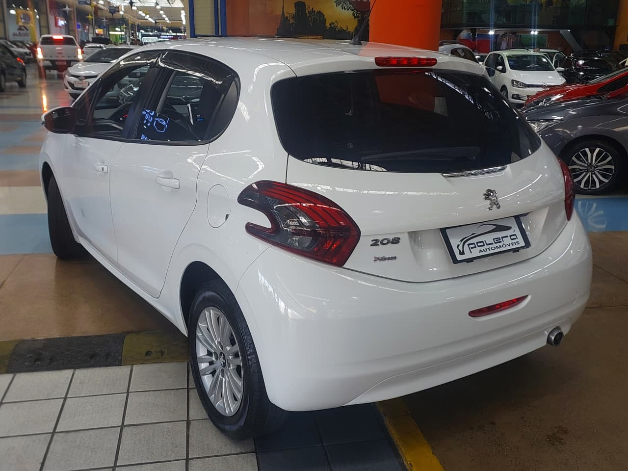 PEUGEOT 208