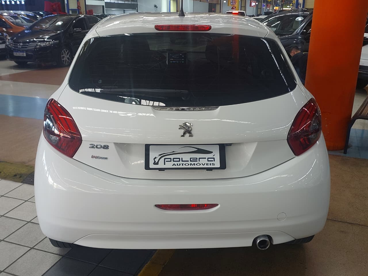 PEUGEOT 208