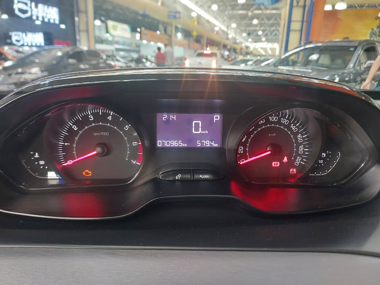 PEUGEOT 208