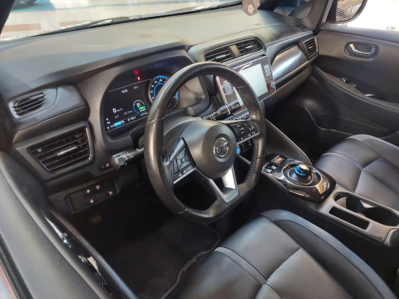 NISSAN LEAF