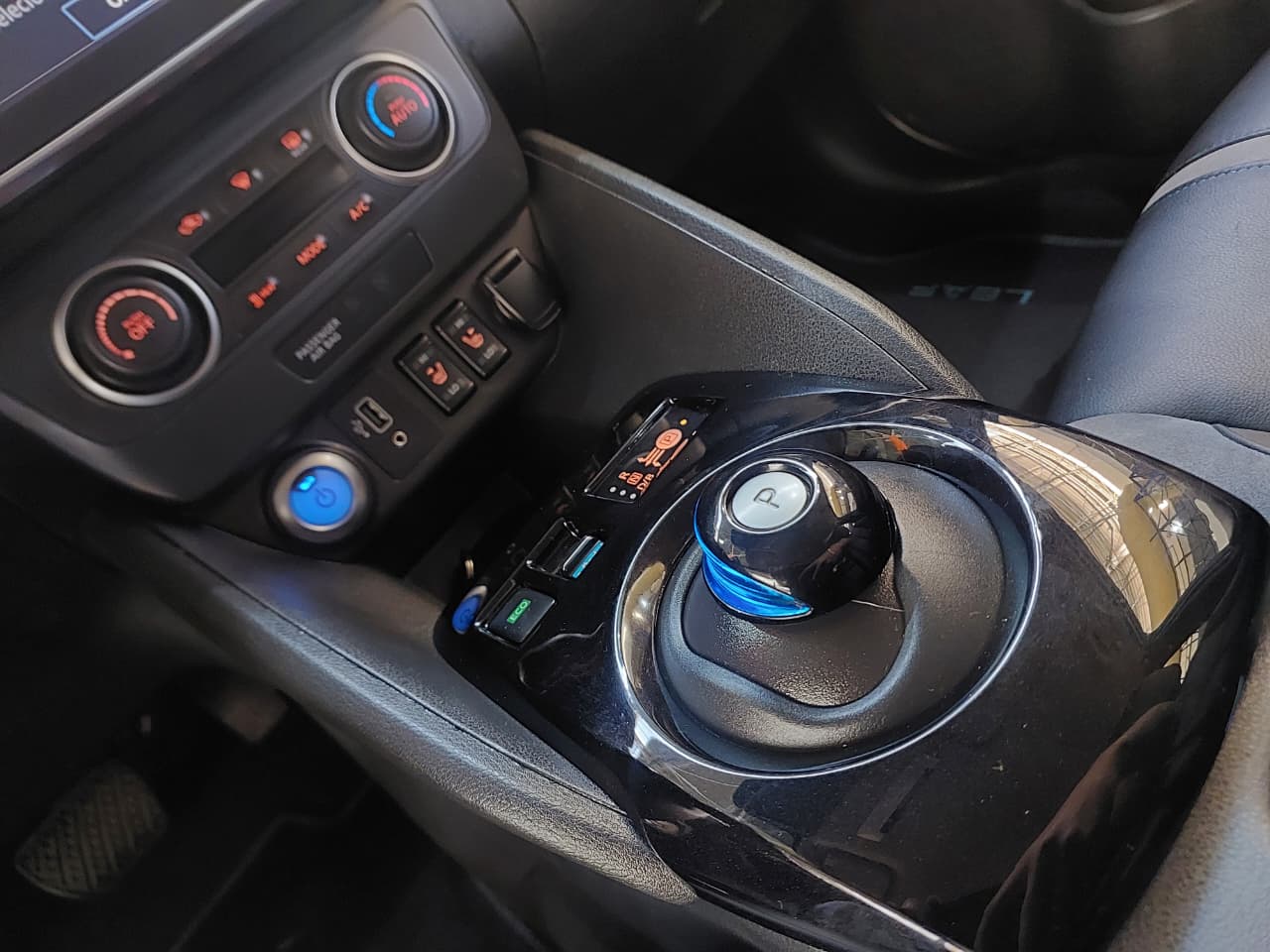 NISSAN LEAF