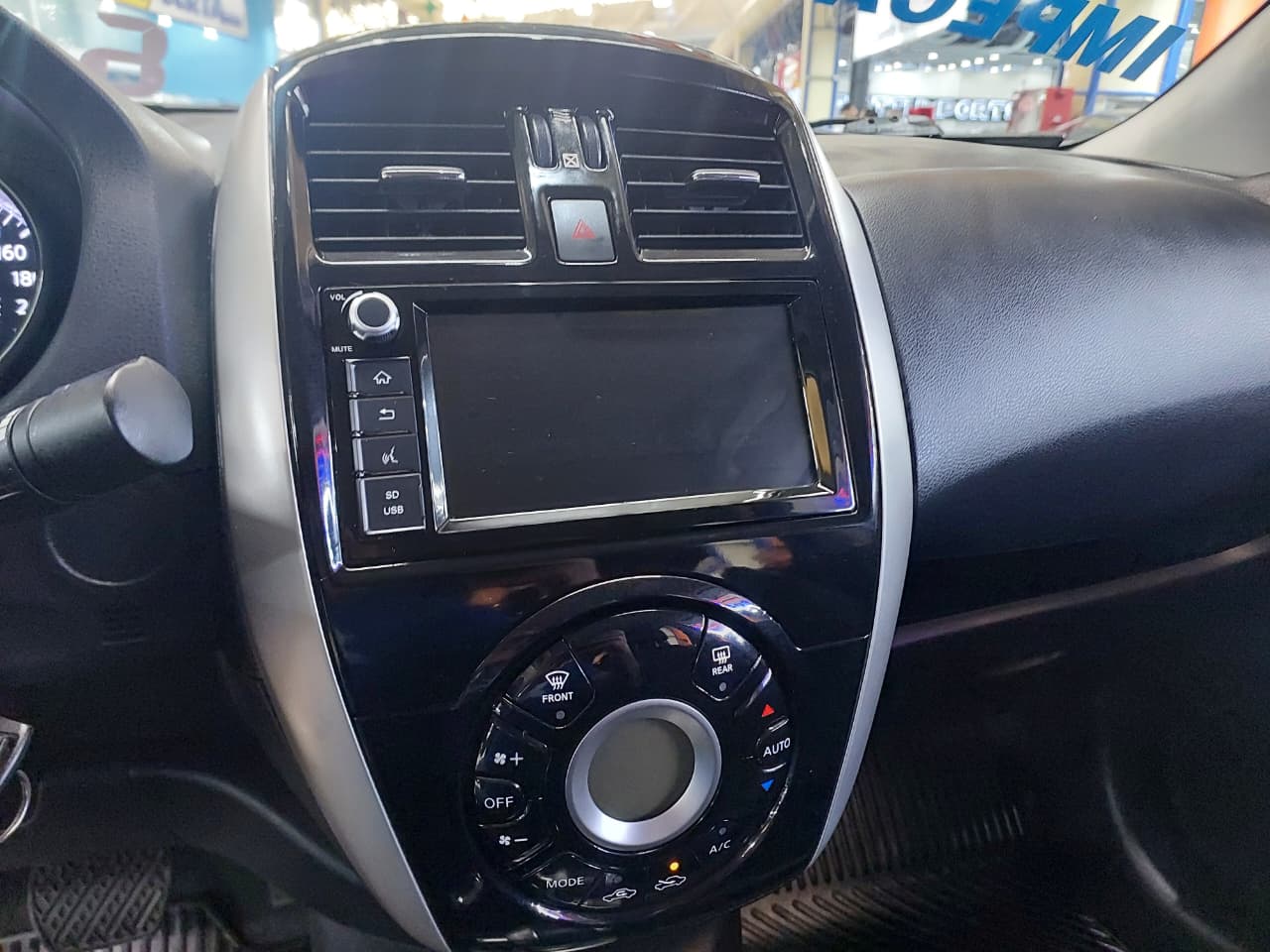 NISSAN VERSA
