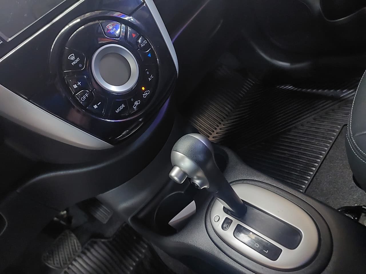NISSAN VERSA