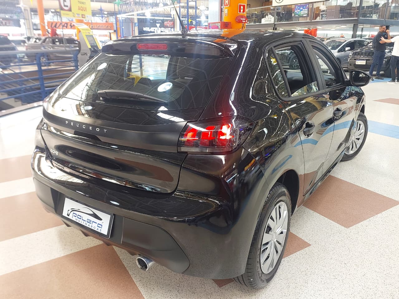 PEUGEOT 208