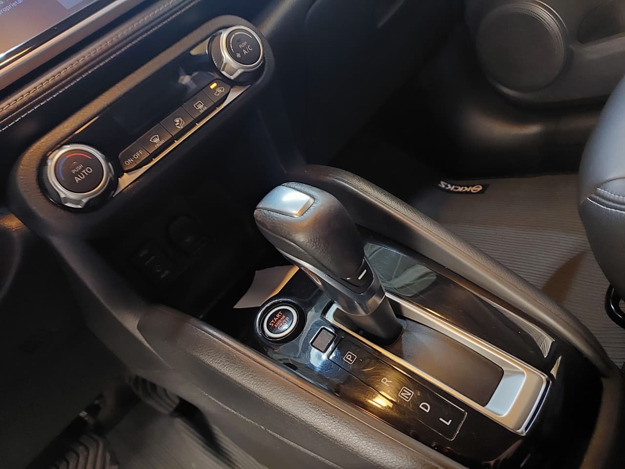 NISSAN KICKS