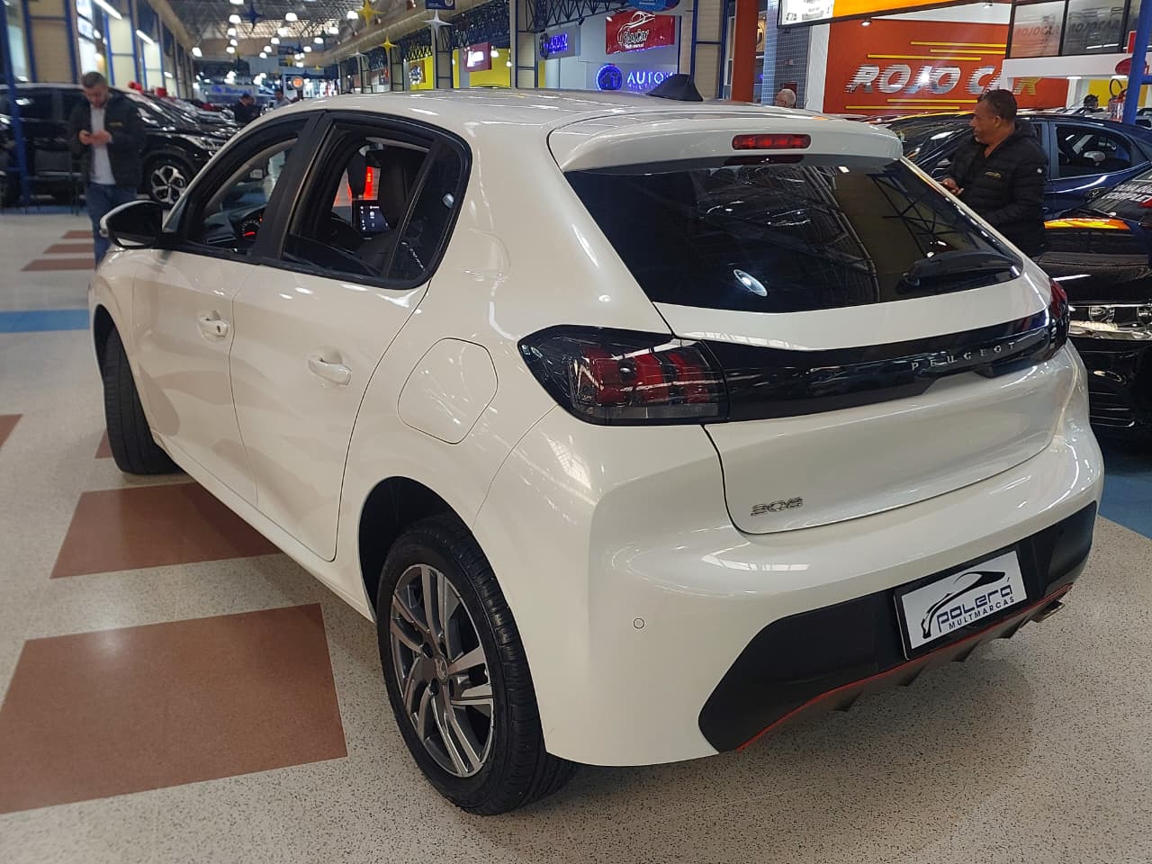 PEUGEOT 208