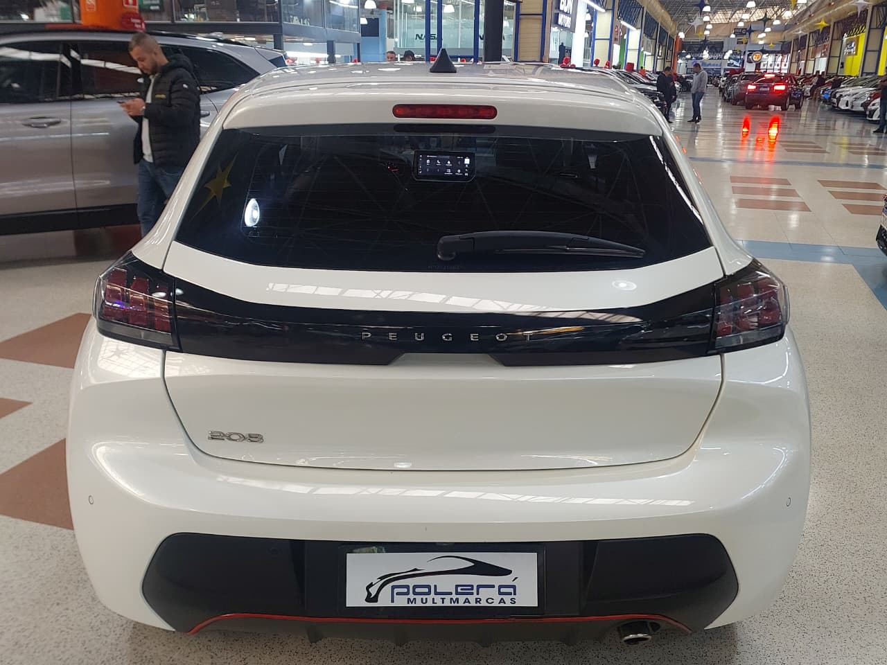 PEUGEOT 208