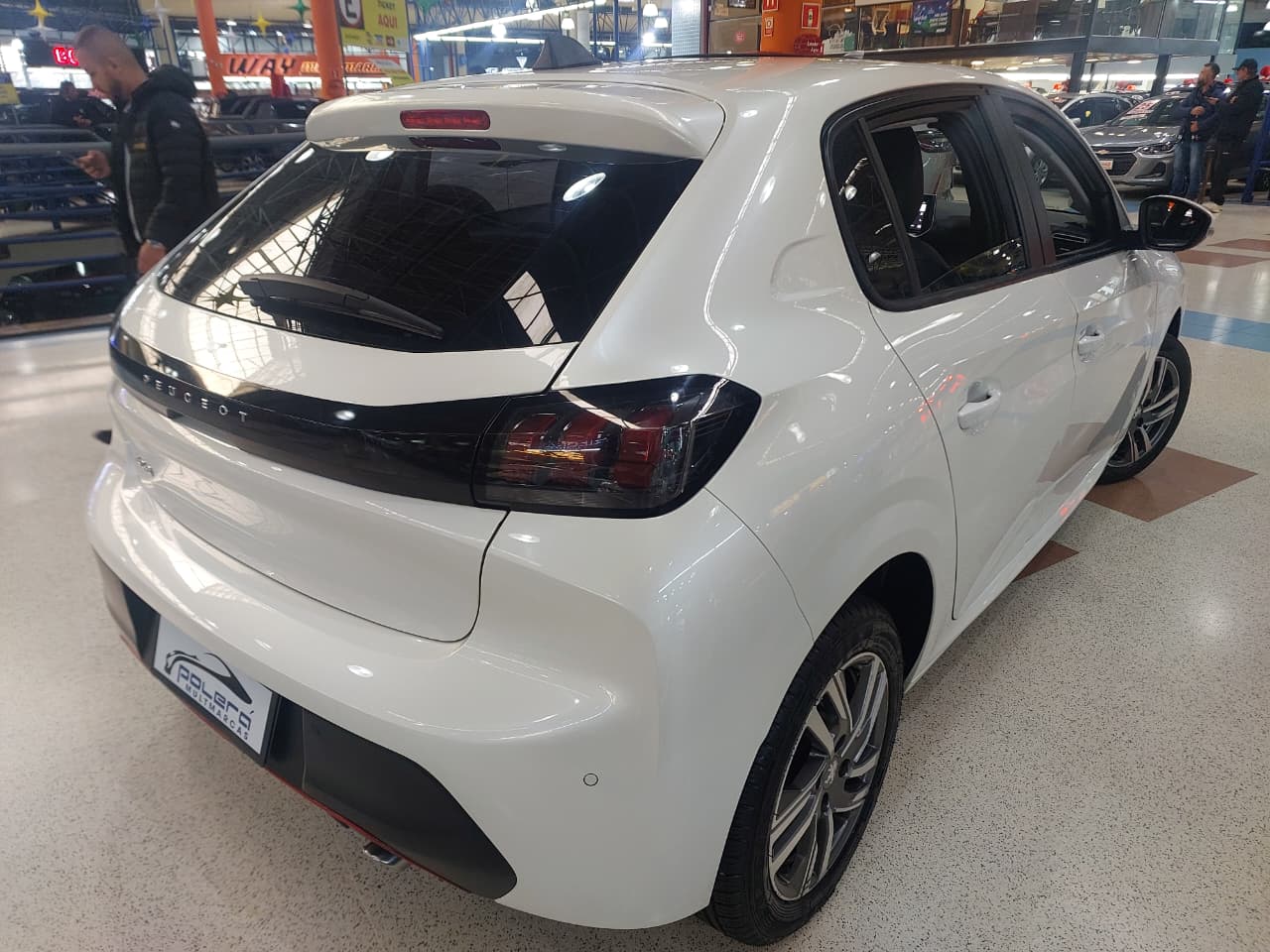 PEUGEOT 208