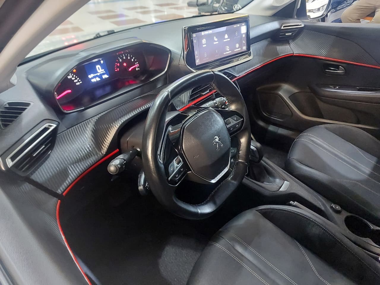 PEUGEOT 208