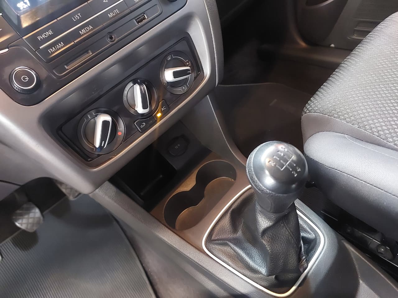 VOLKSWAGEN FOX