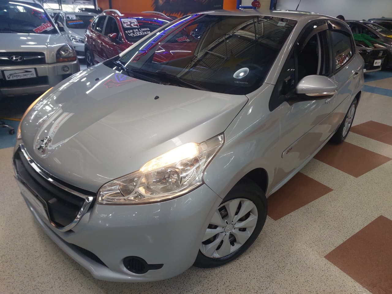 PEUGEOT 208