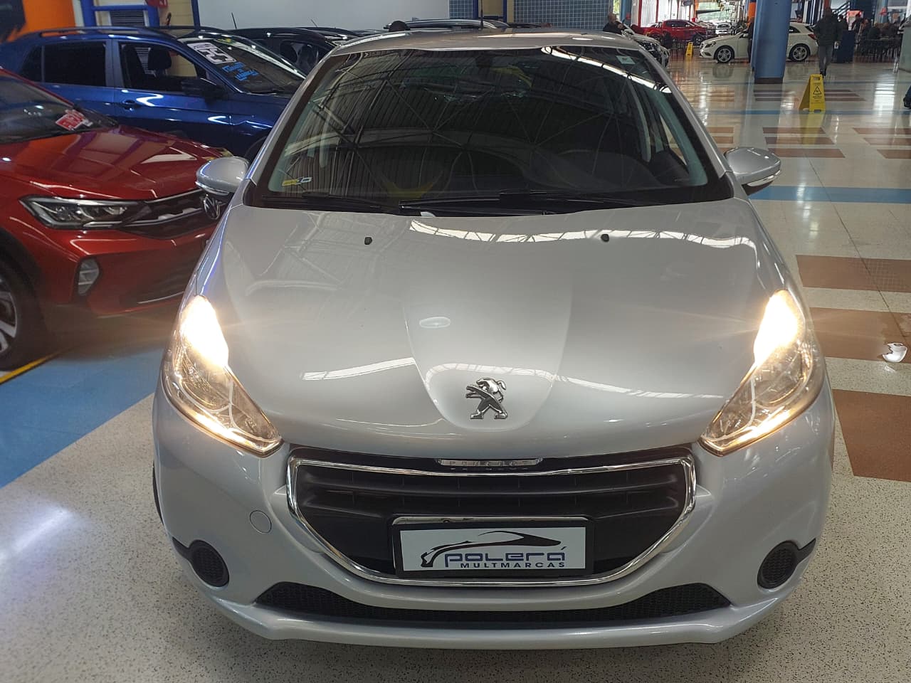 PEUGEOT 208