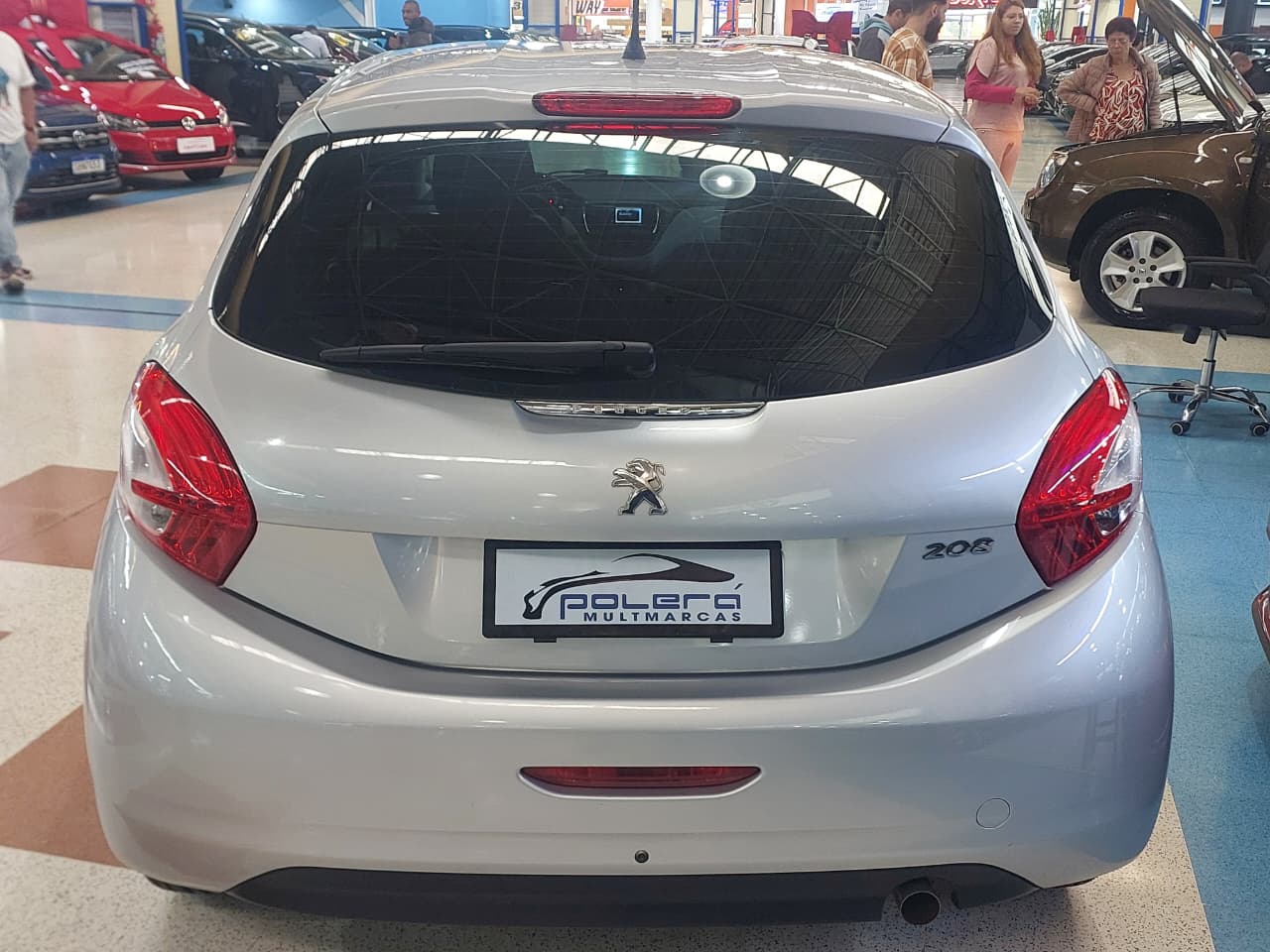 PEUGEOT 208
