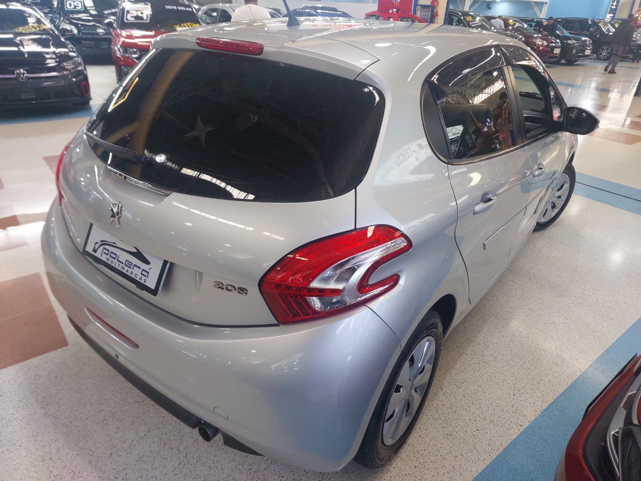 PEUGEOT 208