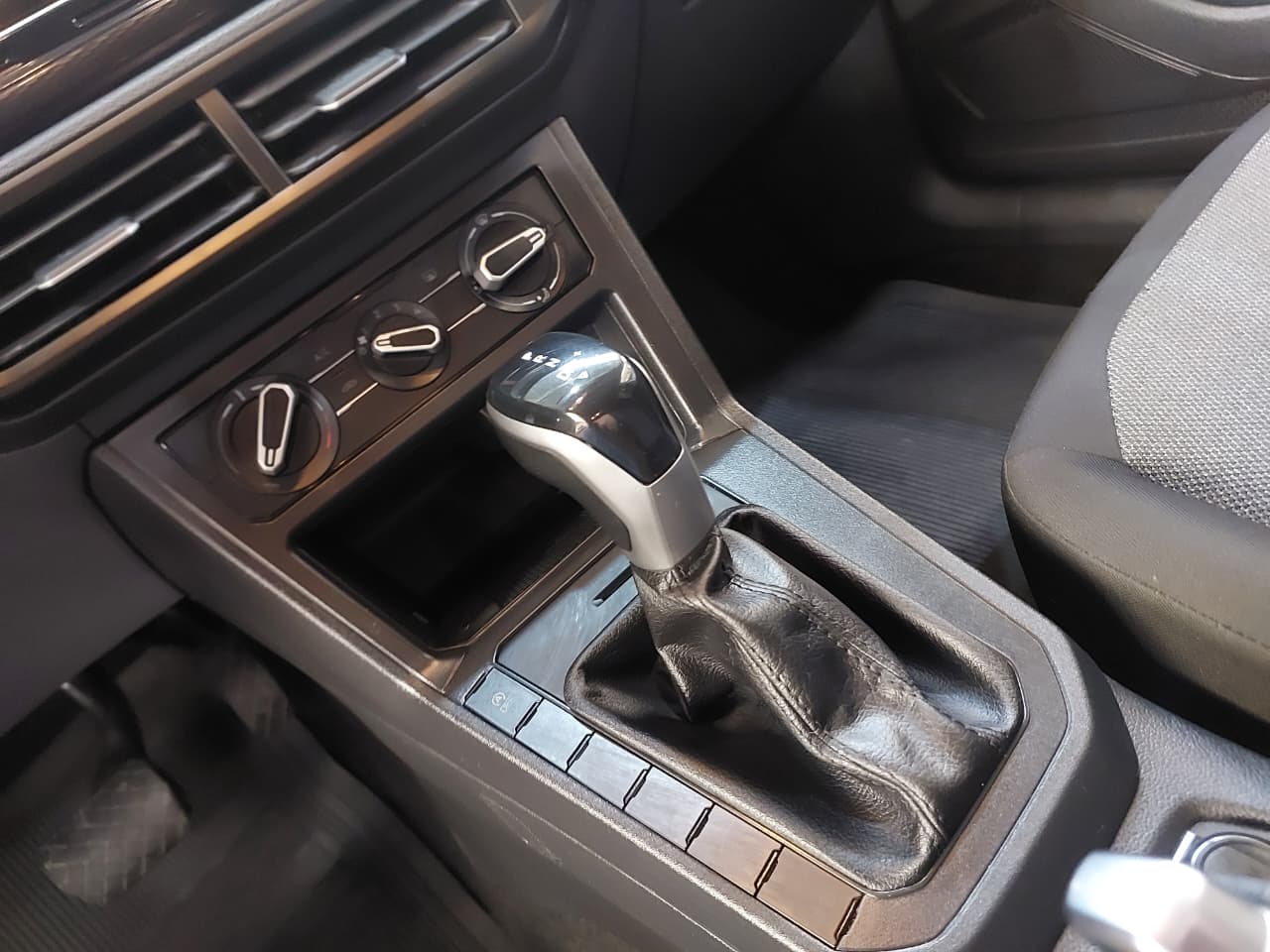 VOLKSWAGEN VIRTUS