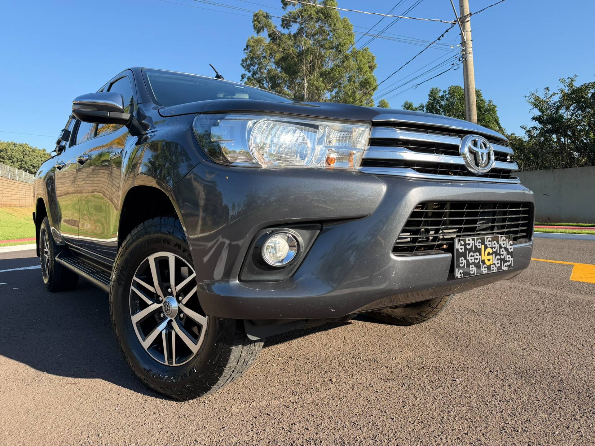 TOYOTA HILUX