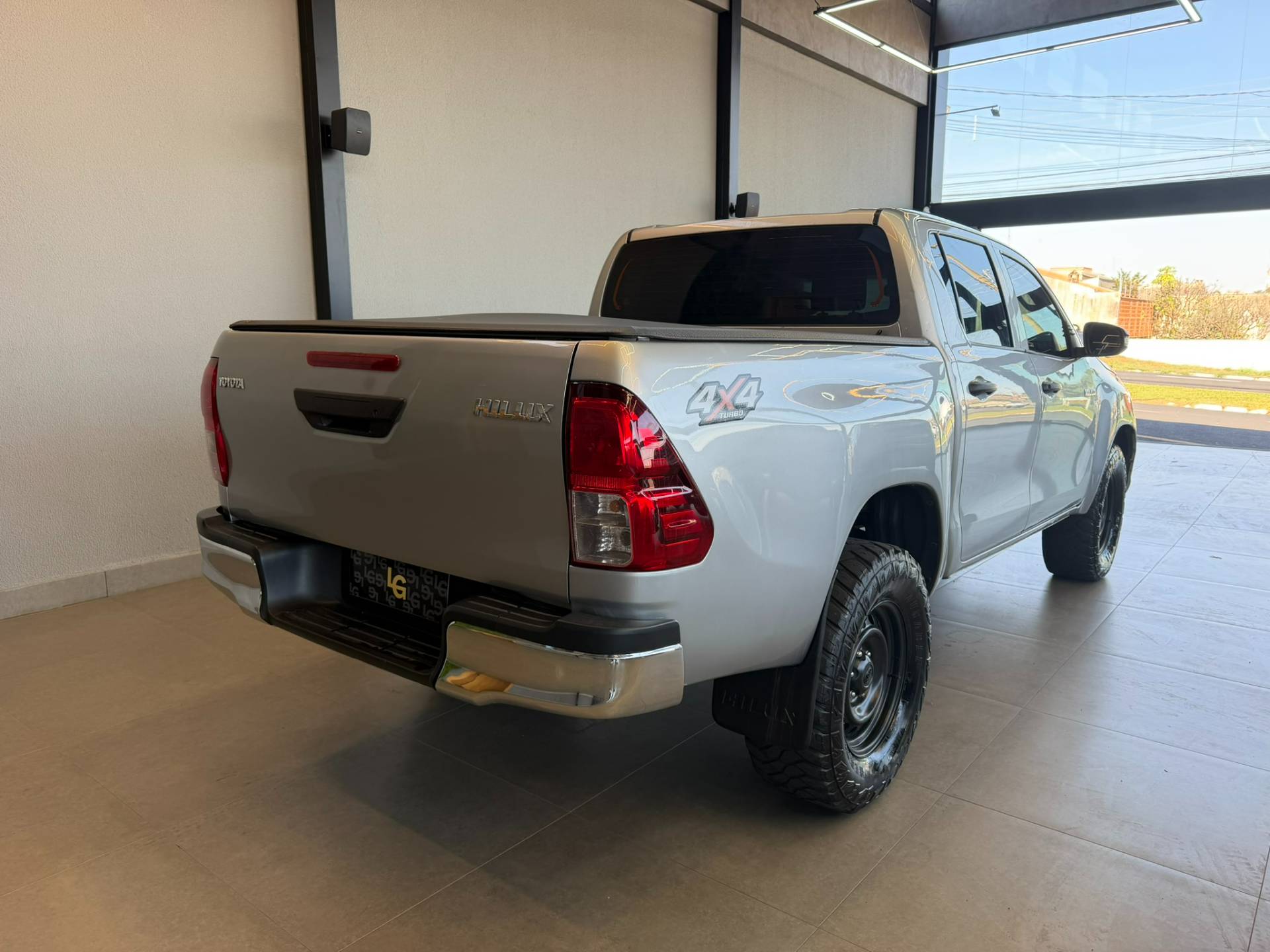 TOYOTA HILUX