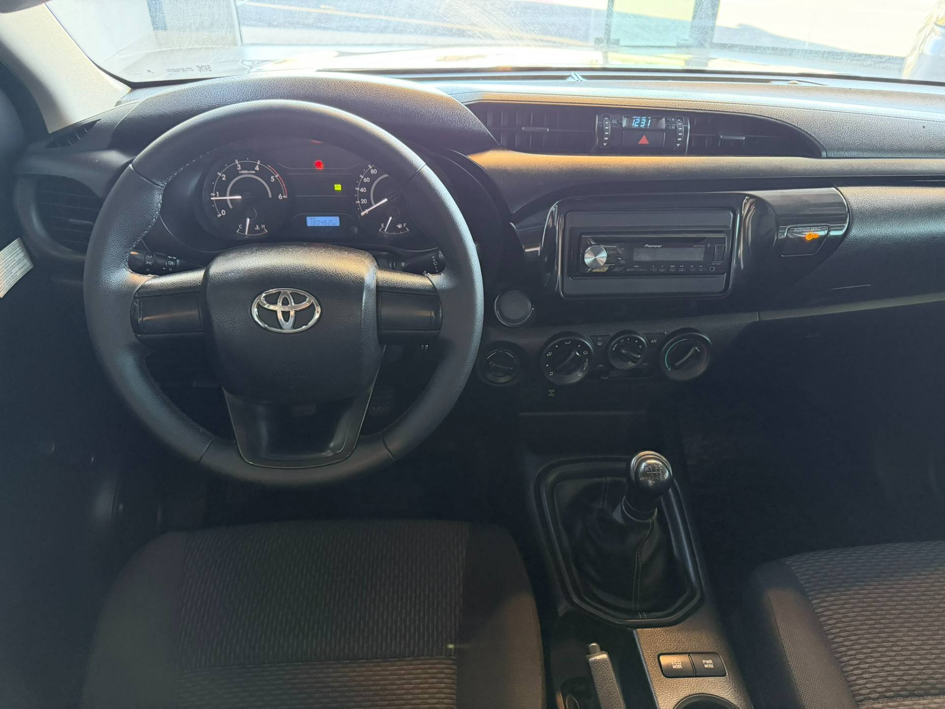 TOYOTA HILUX