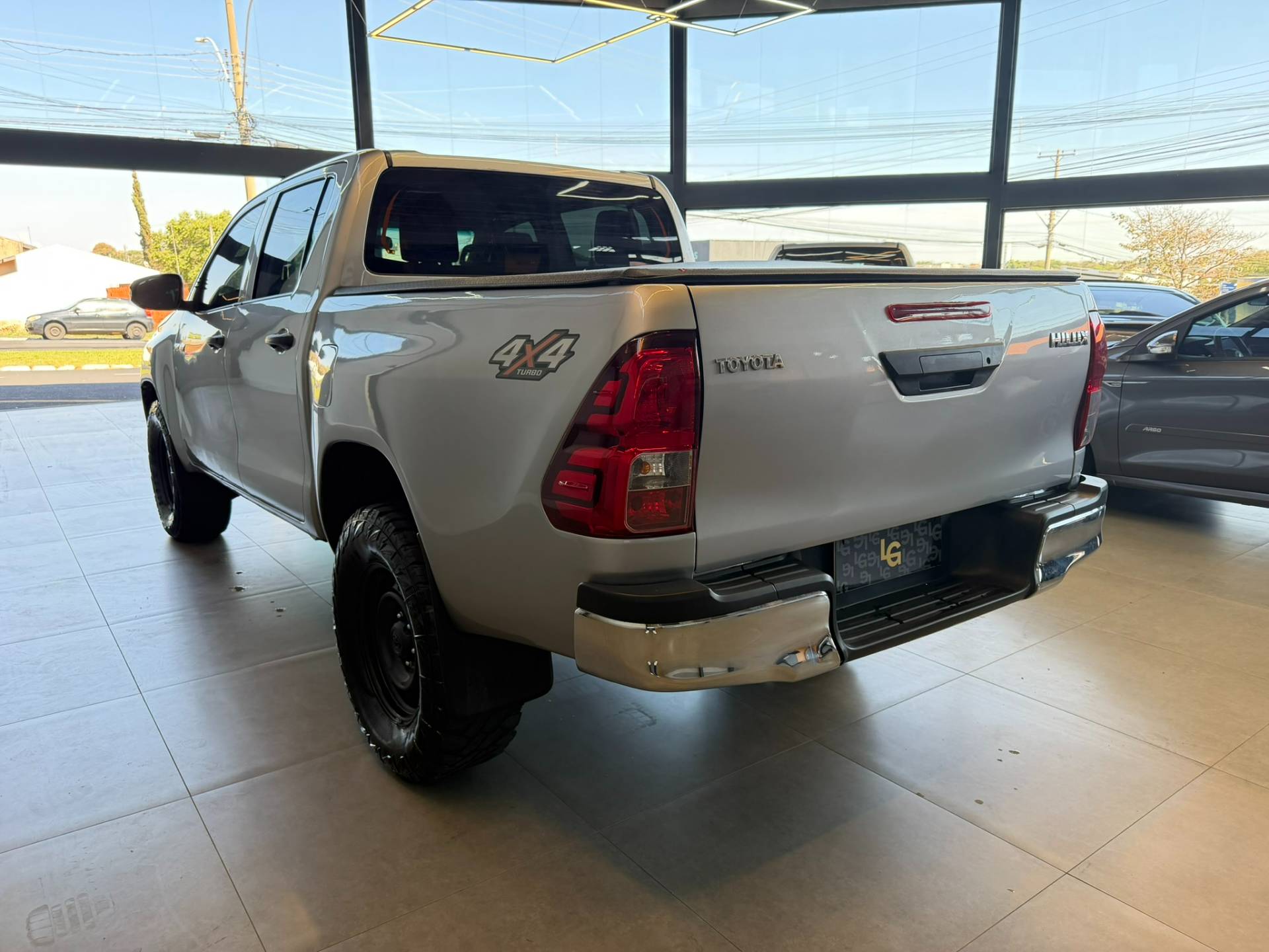 TOYOTA HILUX