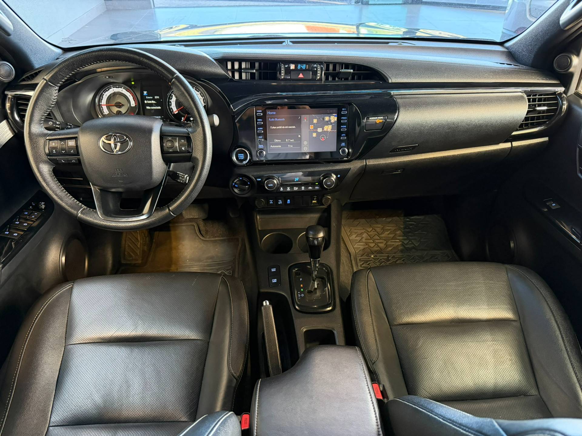 TOYOTA HILUX