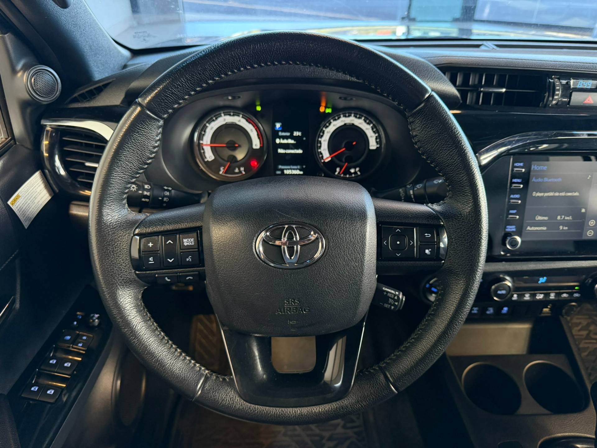 TOYOTA HILUX