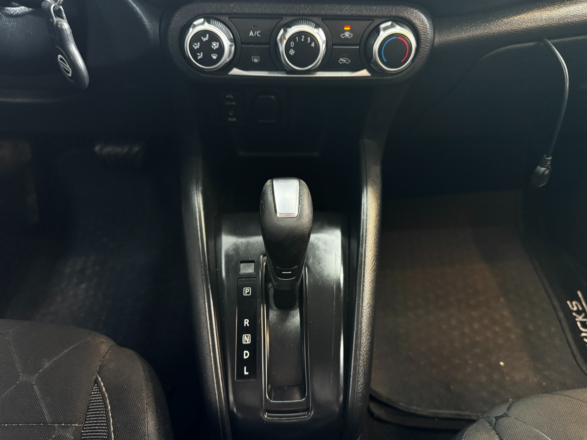 NISSAN KICKS