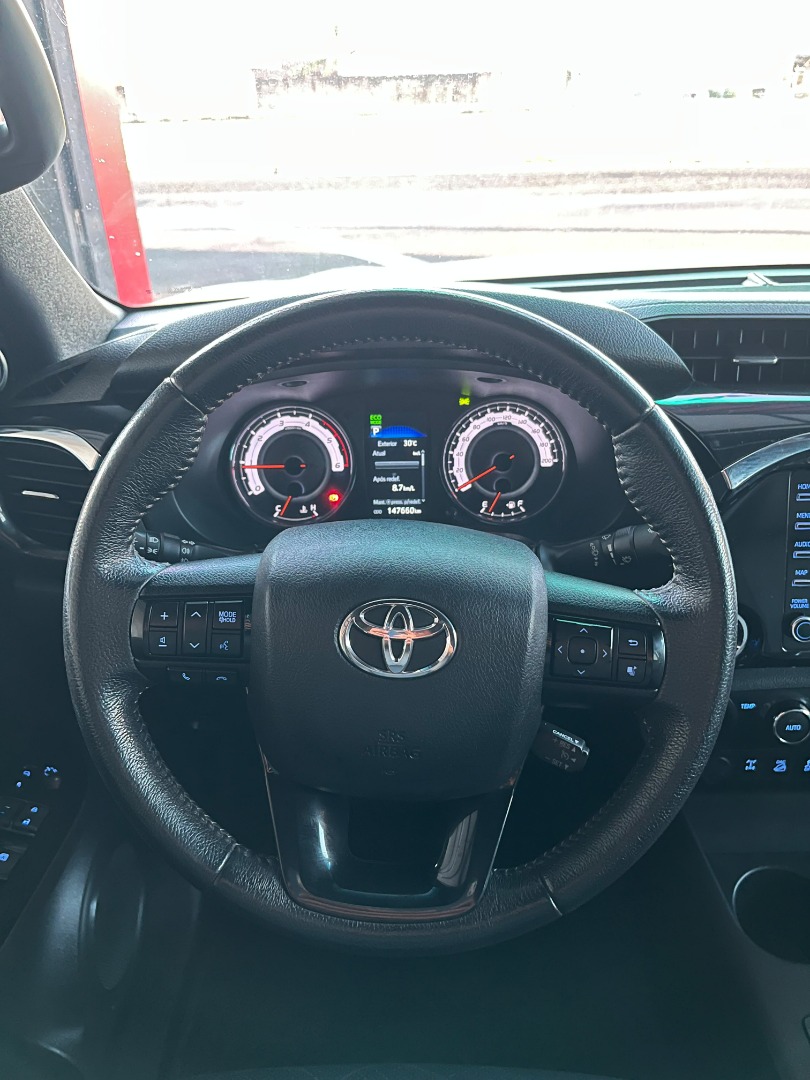 TOYOTA HILUX
