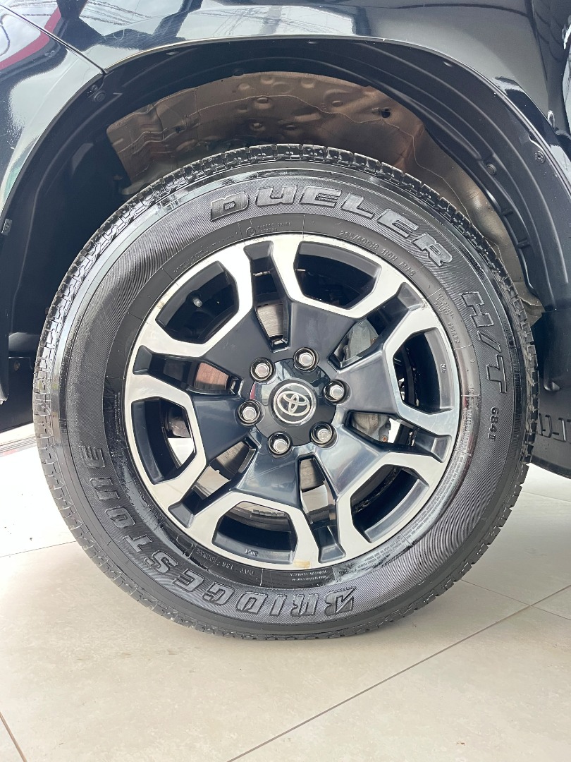 TOYOTA HILUX