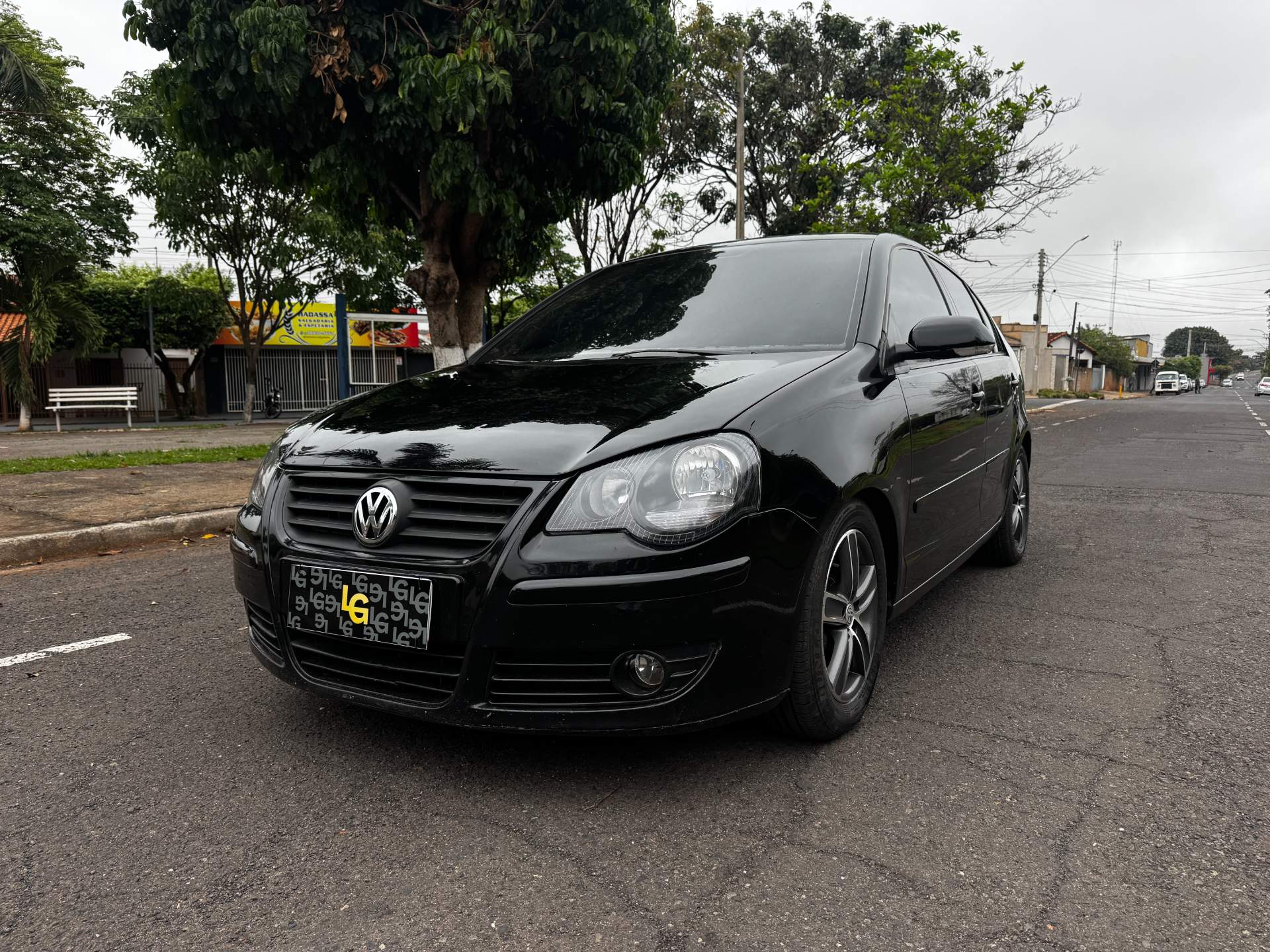 VOLKSWAGEN POLO