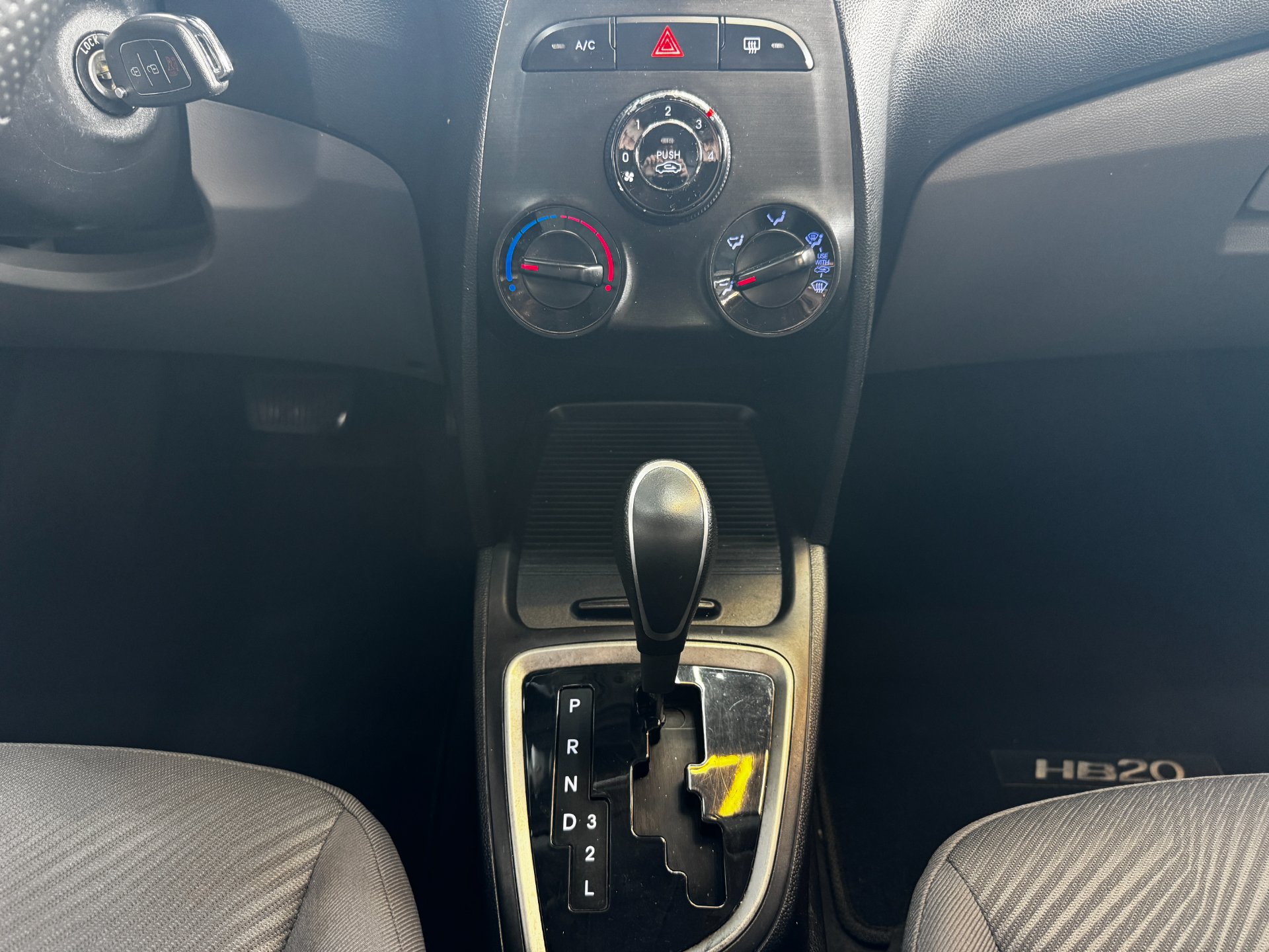 HYUNDAI HB20S