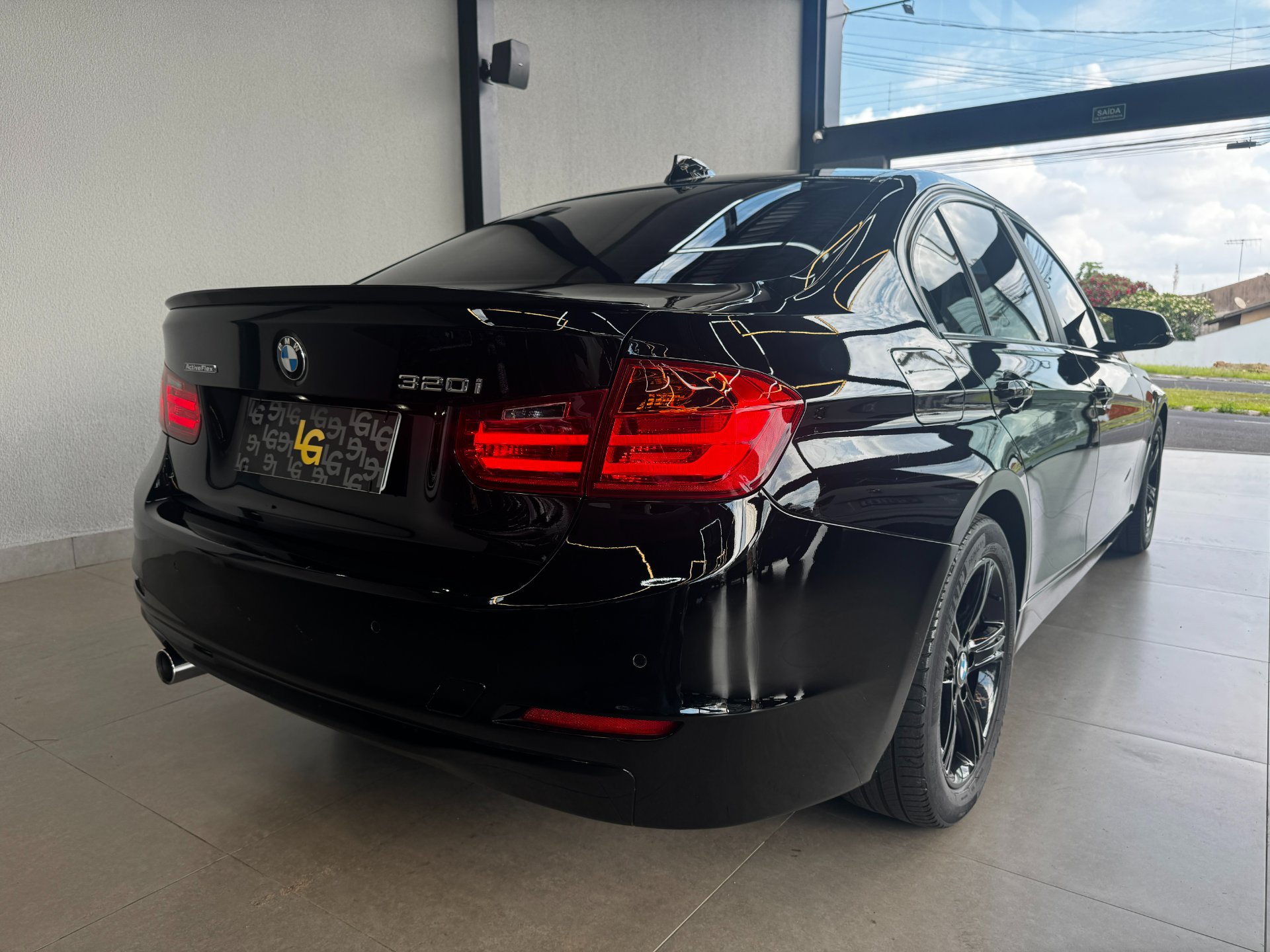 BMW 320i