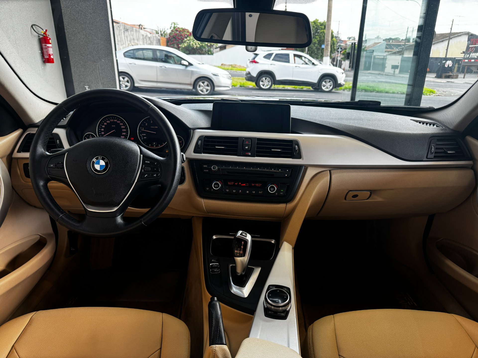BMW 320i