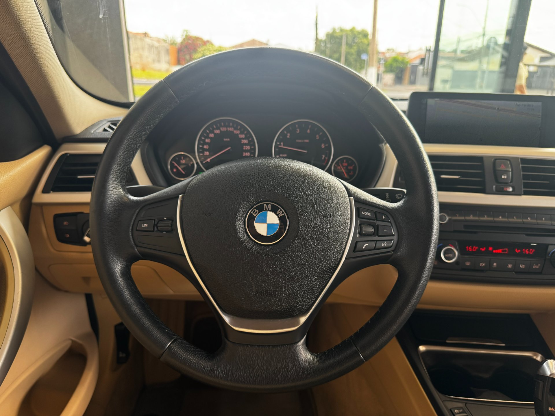 BMW 320i