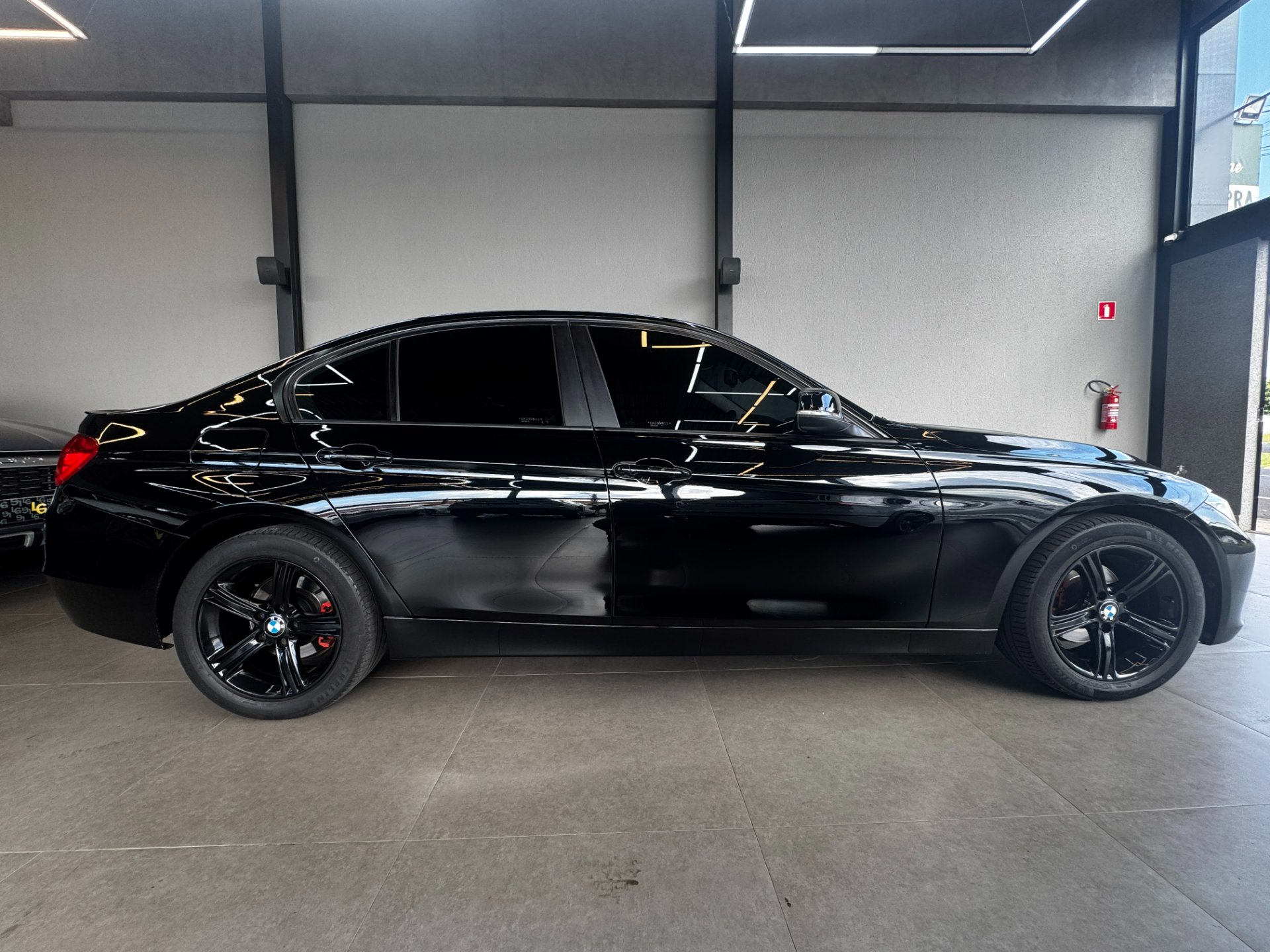 BMW 320i