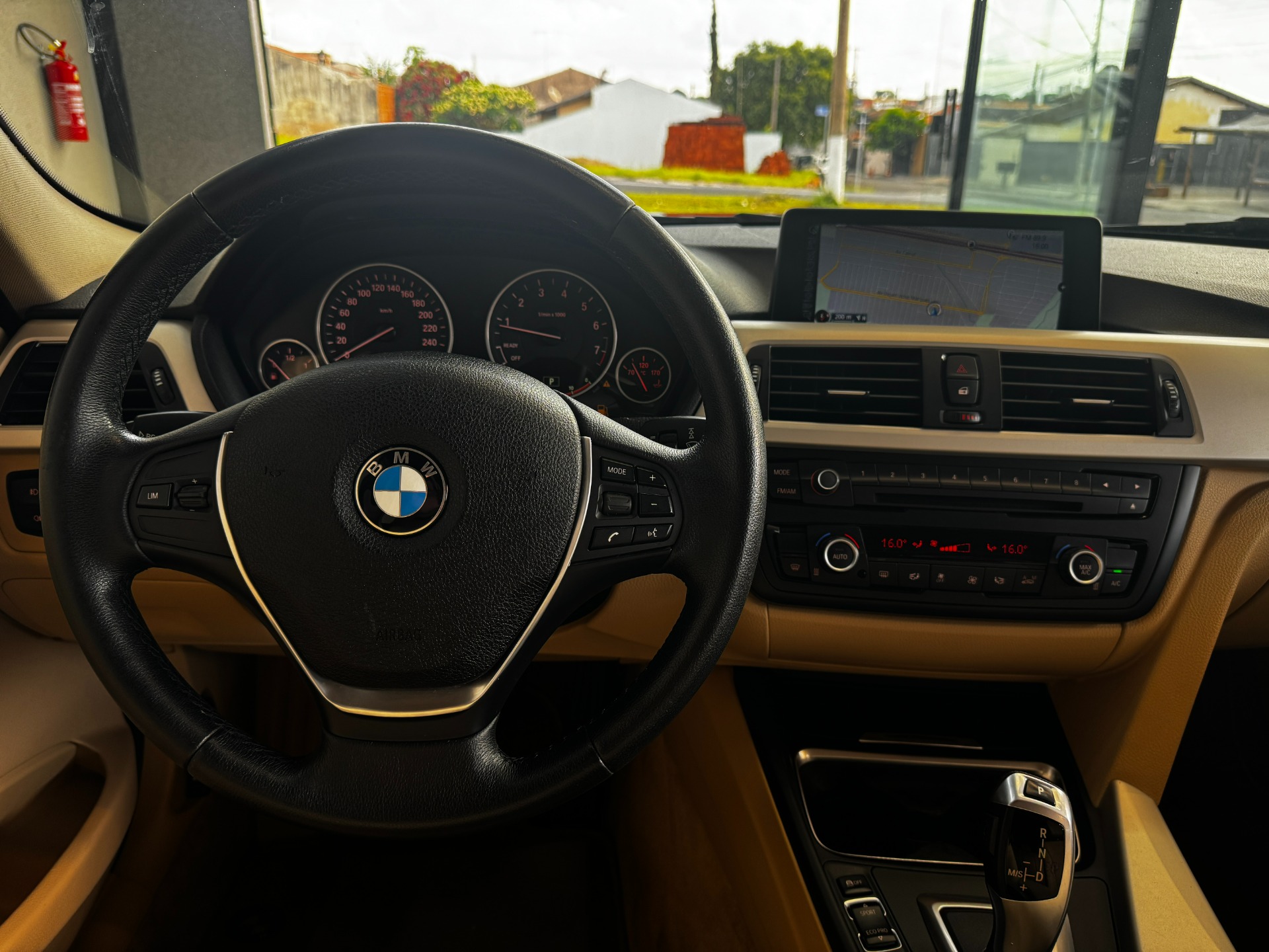 BMW 320i