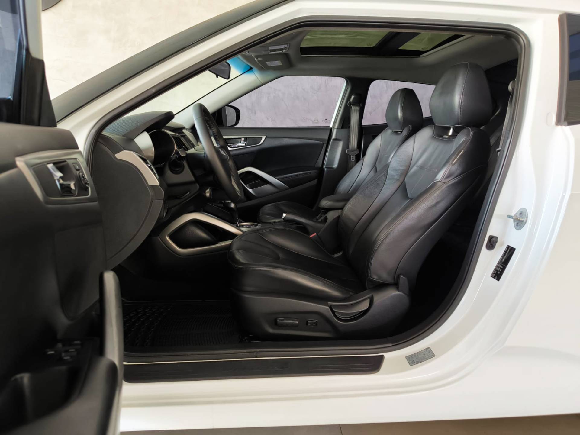 HYUNDAI VELOSTER