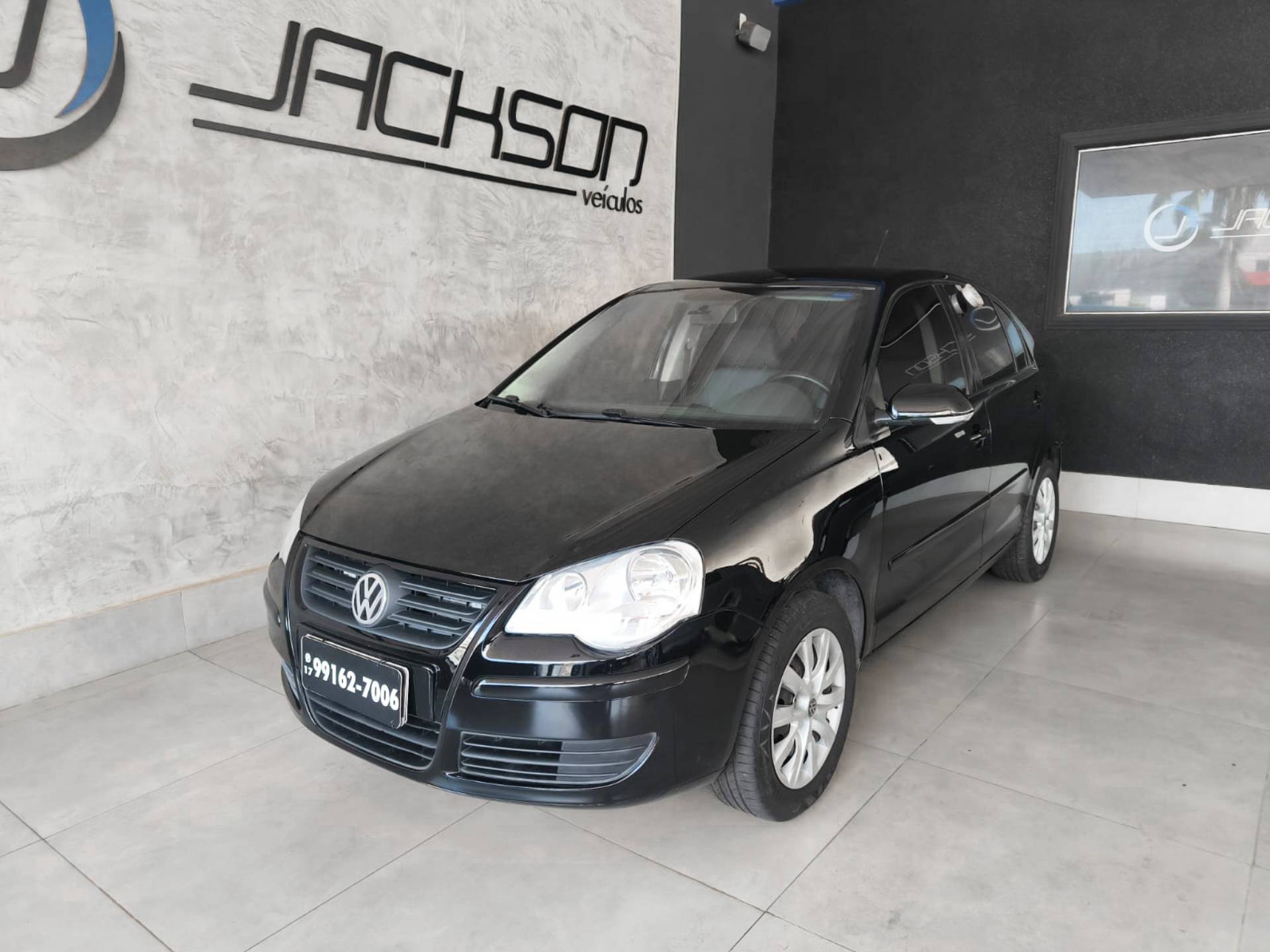 VOLKSWAGEN POLO SEDAN