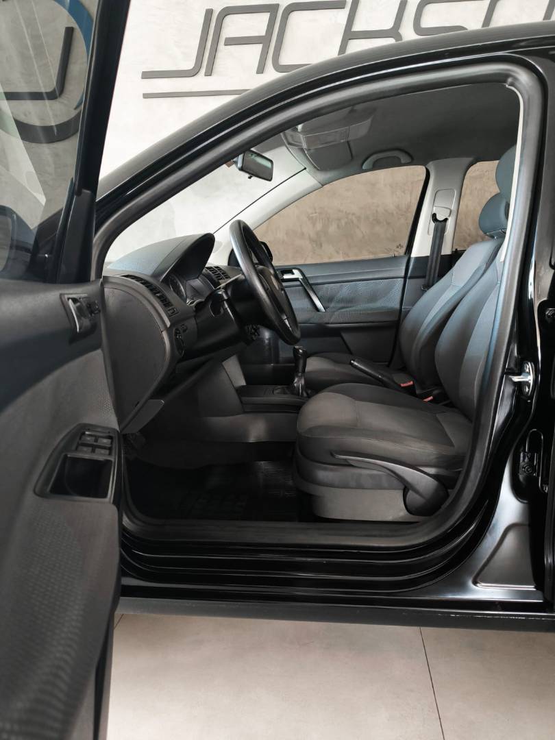 VOLKSWAGEN POLO SEDAN