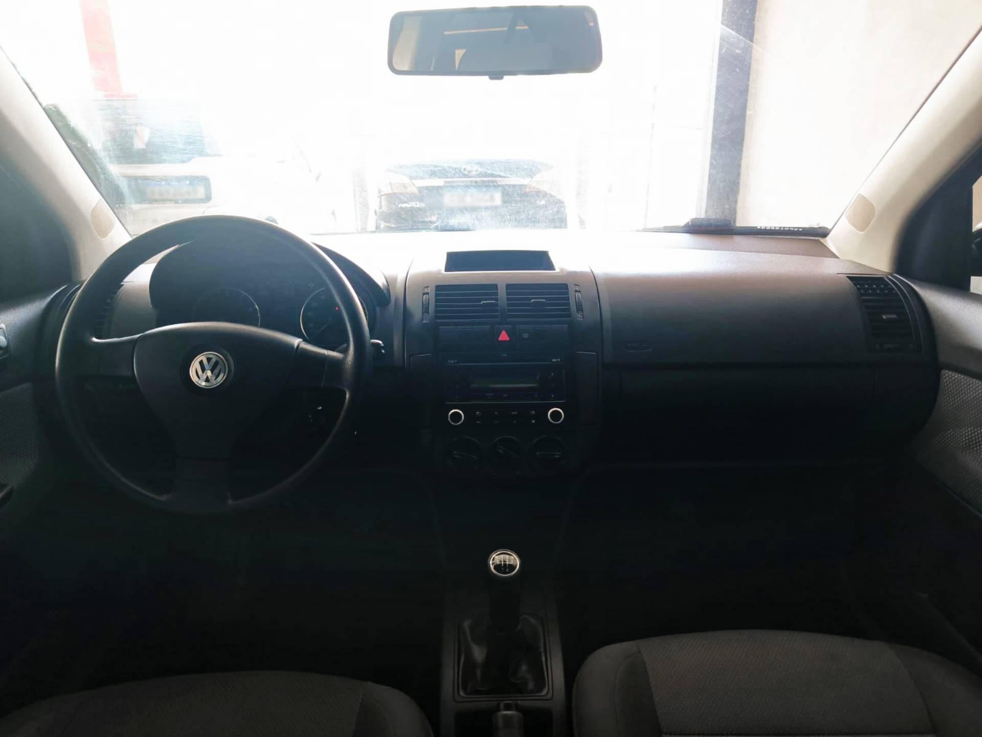 VOLKSWAGEN POLO SEDAN